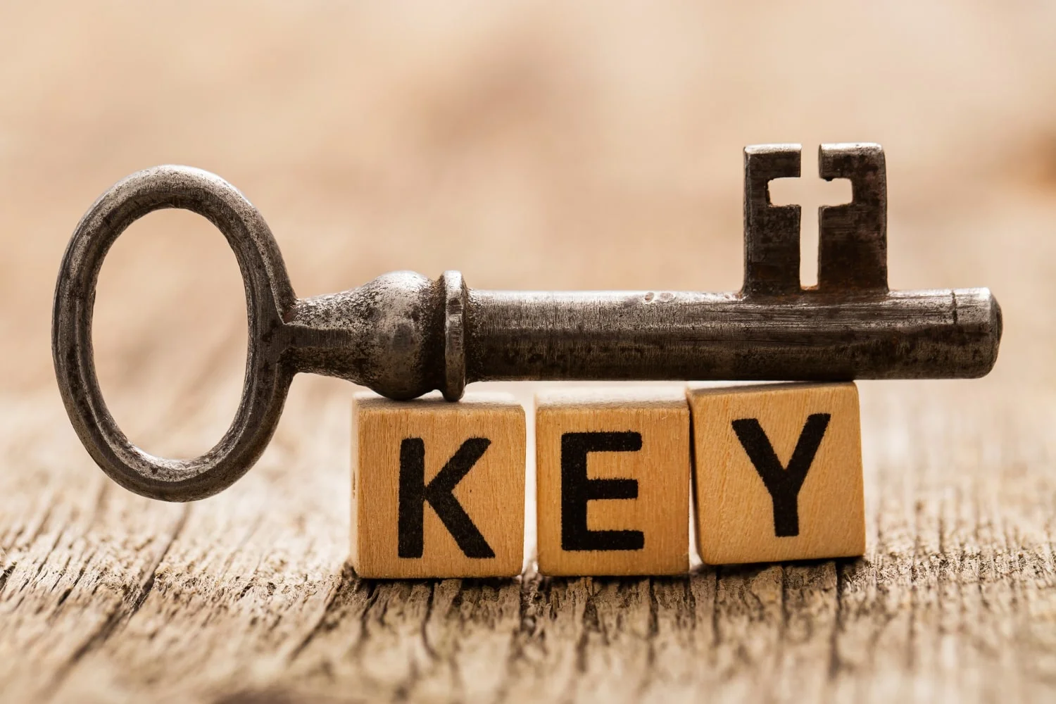 Free photo toy bricks on the table with word key